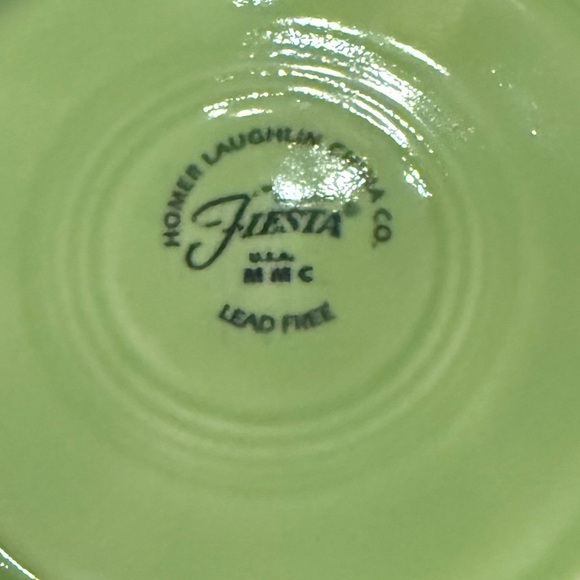 Fiesta Chartreuse Serving Bowl 8” - Picture 4 of 4